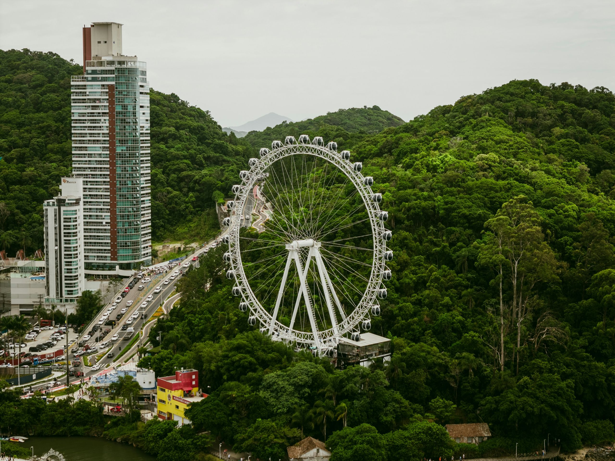 Balneário Camboriú: O Destino de Alto Padrão Que Atrai Investidores e Quem Busca Qualidade de Vida